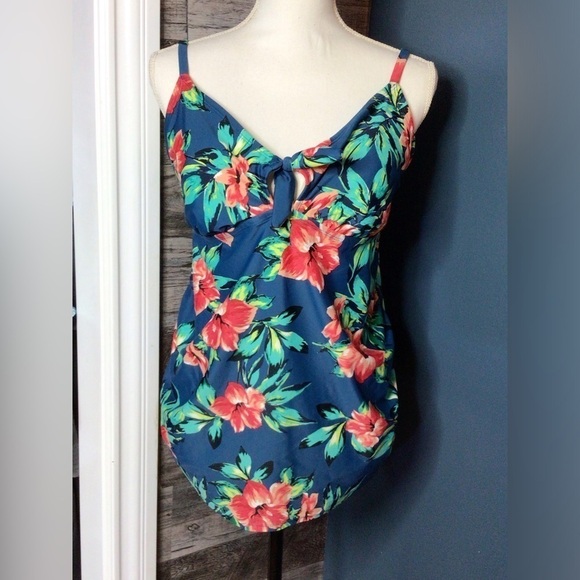 Isabel Maternity by Ingrid & Isabel Other - Isabel Maternity by Ingrid & Isabel Tropical Floral top.  xL. (0160)
